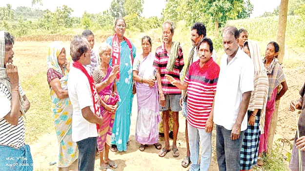 గిరిజనులకు సాగు పట్టాలివ్వాలి