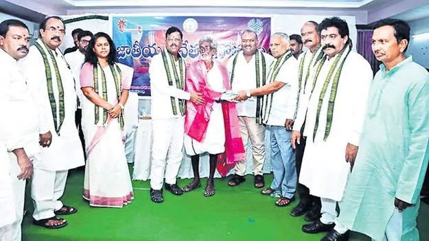 చేనేతలకు ప్రభుత్వం అండ