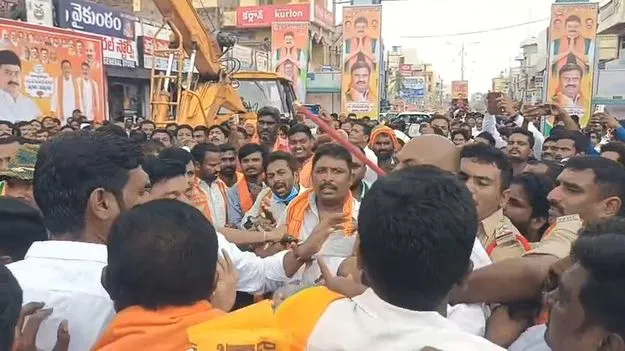 బీజేపీలో భగ్గుమన్న విభేదాలు