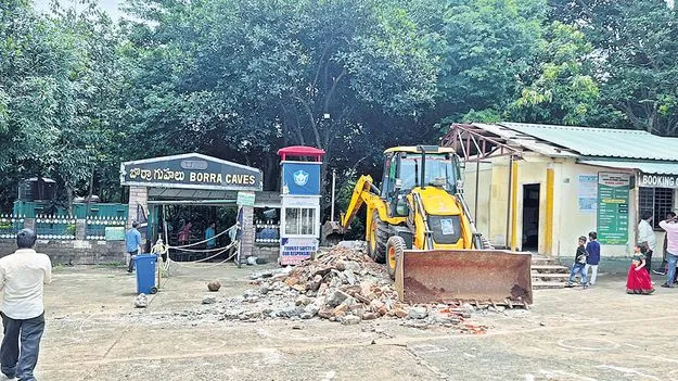 జోరుగా బొర్రా గుహల అభివృద్ధి పనులు
