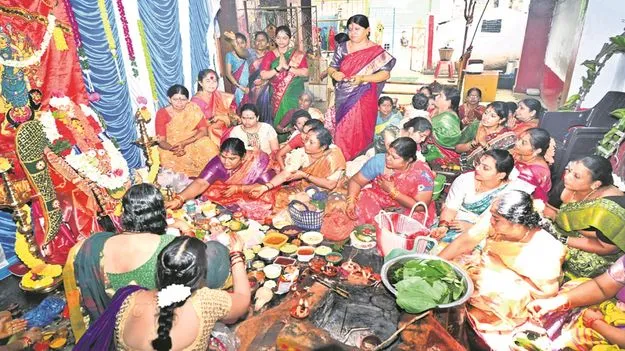 Varalakshmi Vratham : వరాల తల్లికి విశేష పూజలు