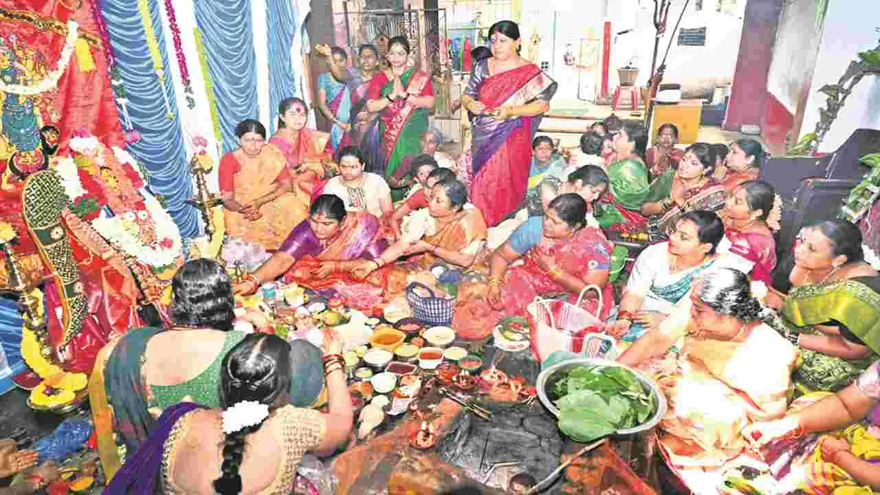 Varalakshmi Vratham : వరాల తల్లికి విశేష పూజలు