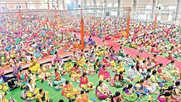 వైభవంగా సామూహిక వరలక్ష్మీ వ్రతం