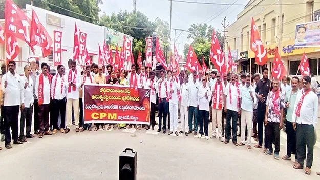 ప్రజాస్వామ్యాన్ని ఖూనీచేస్తే ఊరుకోం 