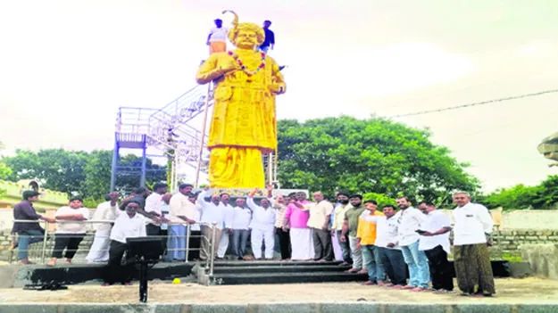 శ్రీకృష్ణదేవరాయల విగ్రహ ఏర్పాటుకు భూమి కేటాయించండి