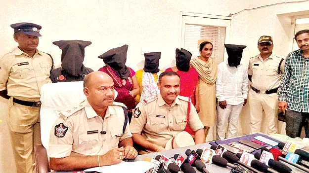 అసలు నిందితులు చిక్కట్లే!