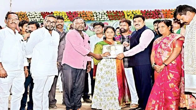 ప్రభుత్వ పథకాలను సద్వినియోగం చేసుకోవాలి 