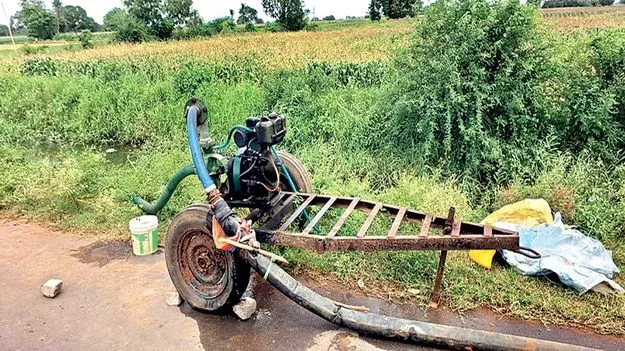 పంట రక్షణకు రైతుల పాట్లు