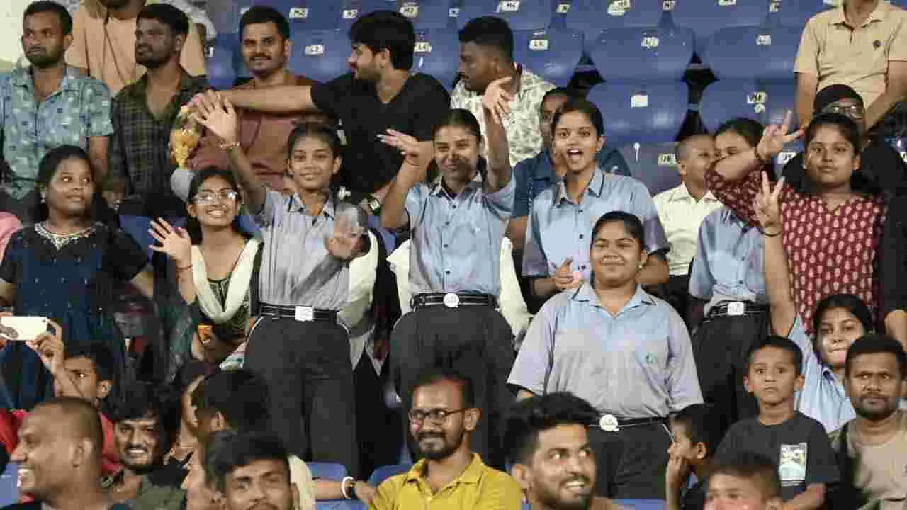 APL-4: అట్టహాసంగా టోర్నీ ఏపీఎల్‌-4 ప్రారంభం..