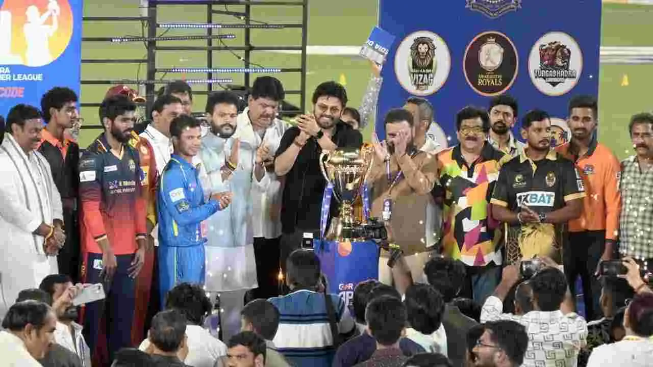 APL-4: అట్టహాసంగా టోర్నీ ఏపీఎల్‌-4 ప్రారంభం..