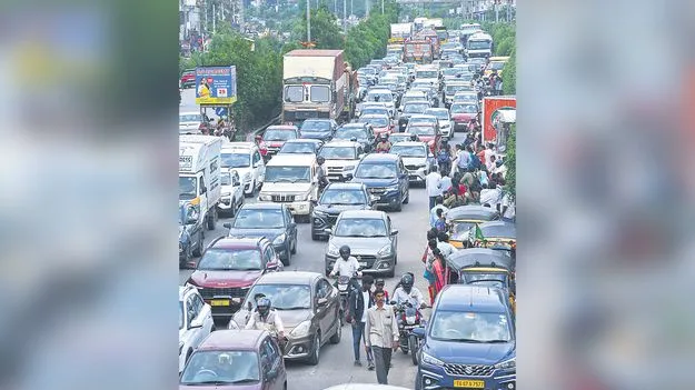 Traffic Jam: రైళ్లు కిటకిట