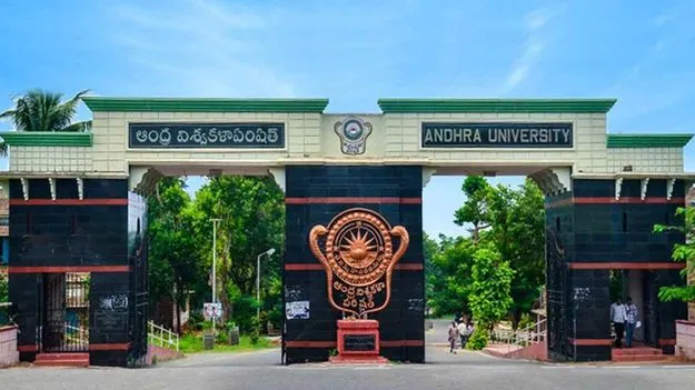 Andhra University Former Registrars: ఏయూ మాజీ రిజిస్ట్రార్ల అరెస్ట్‌కు వారెంట్ జారీ