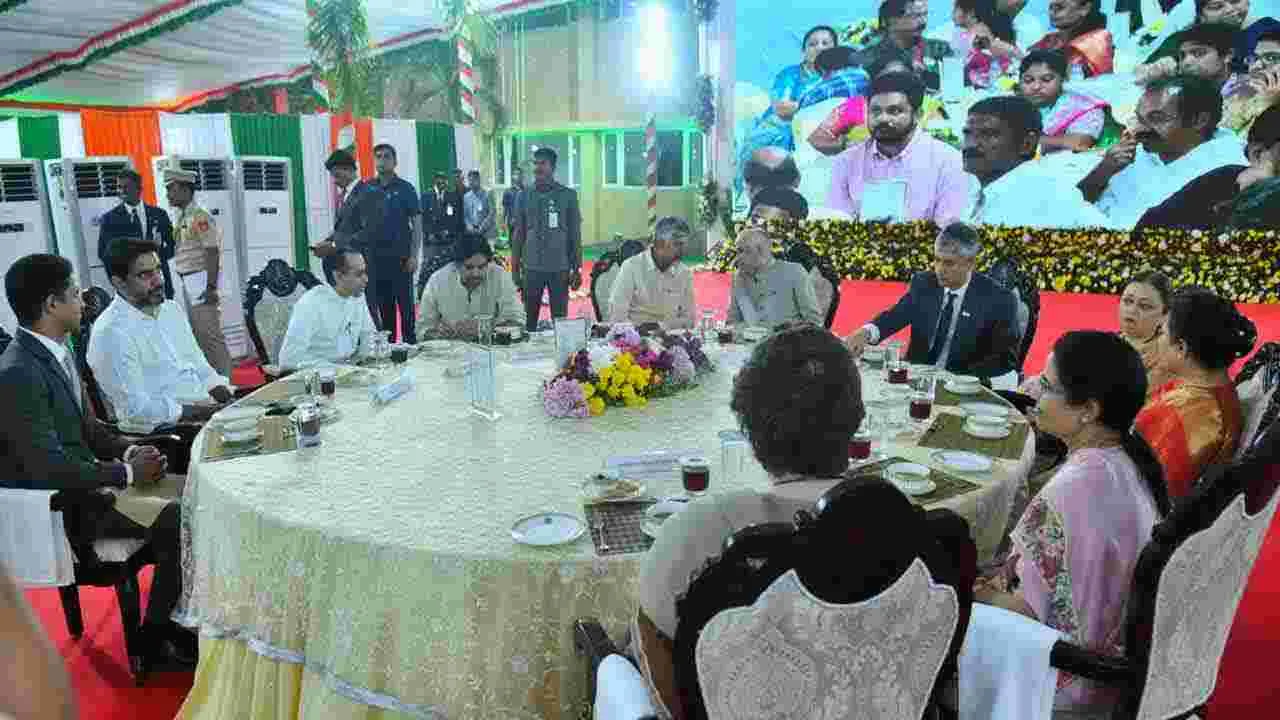 At Home in AP Raj Bhavan: రాజ్‌భవన్‌‌లో ఎట్ హోమ్.. హాజరైన సీఎం, డిప్యూటీ సీఎం దంపతులు