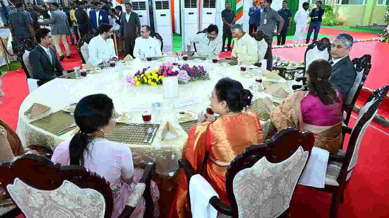 At Home in AP Raj Bhavan: రాజ్‌భవన్‌‌లో ఎట్ హోమ్.. హాజరైన సీఎం, డిప్యూటీ సీఎం దంపతులు