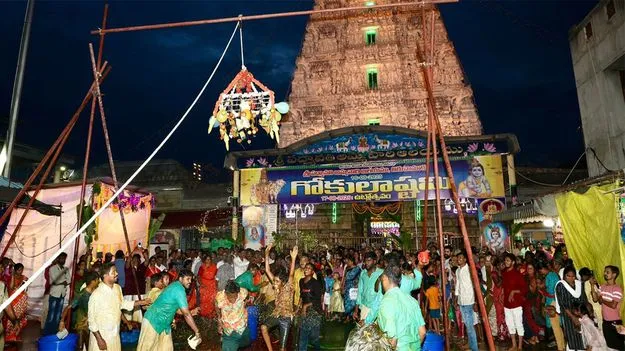 ఉత్సాహంగా ఉట్లోత్సవం