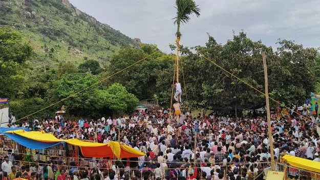 భక్తజనసంద్రం.. రాజనాలబండ