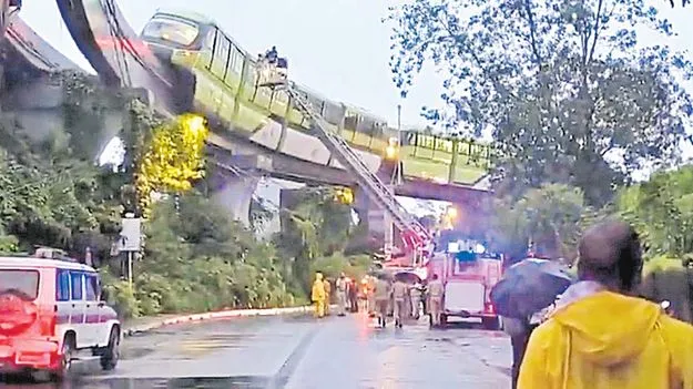 Rains Cause Chaos: మహారాష్ట్రలో వర్ష బీభత్సం