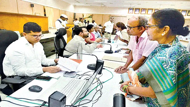 అర్జీల పరిష్కారంలో అలసత్వం వద్దు