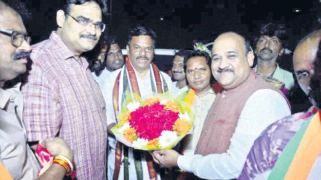 కదిలిన బీజేపీ