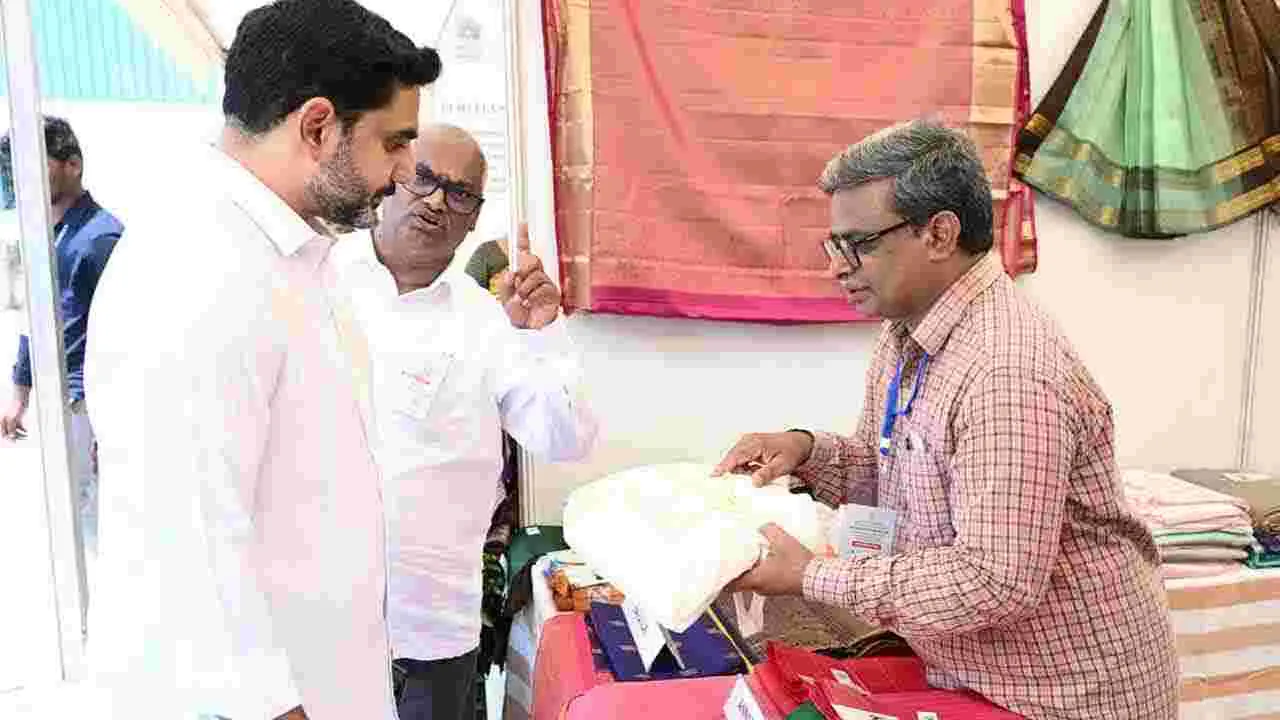 National Handloom Day: నేతన్నలకు తెలుగుదేశం పార్టీకి అవినాభావ సంబంధం ఉందని: సీఎం చంద్రబాబు నాయుడు