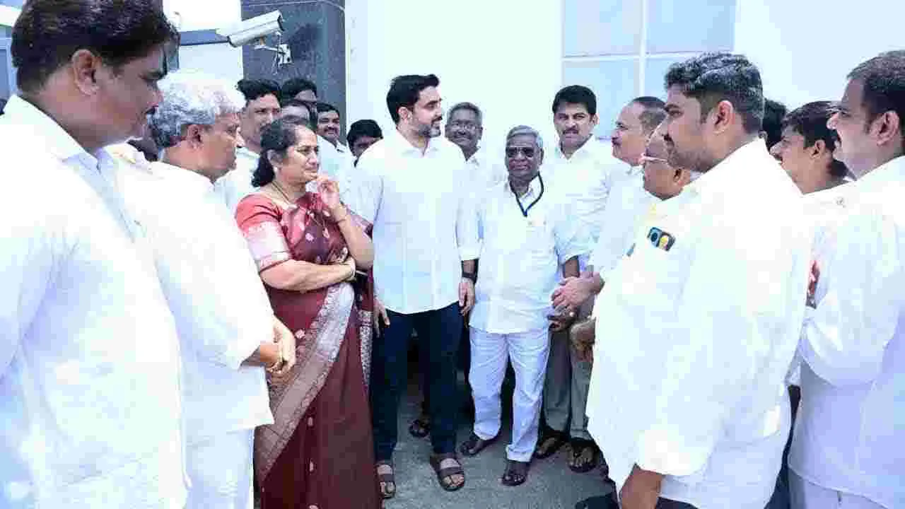 National Handloom Day: నేతన్నలకు తెలుగుదేశం పార్టీకి అవినాభావ సంబంధం ఉందని: సీఎం చంద్రబాబు నాయుడు