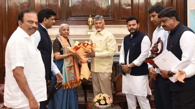 CM Chandrababu Meets  Nirmala Sitharaman: నిర్మలా సీతారామన్‌తో సీఎం చంద్రబాబు భేటీ.. పలు కీలక అంశాలపై చర్చ