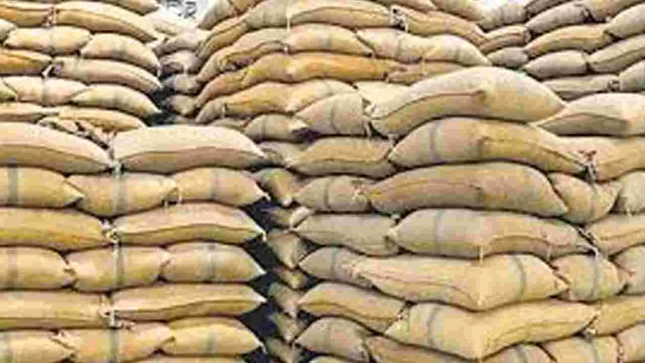 Broken Rice Auction: 1.40 లక్షల టన్నుల దొడ్డు బియ్యం వేలం