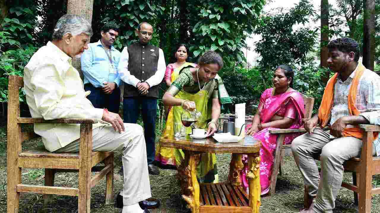 Tribal Day: ఏపీలో వైభవంగా ఆదివాసీ దినోత్సవం, అడవి బిడ్డలతో సీఎం చంద్రబాబు మమేకం