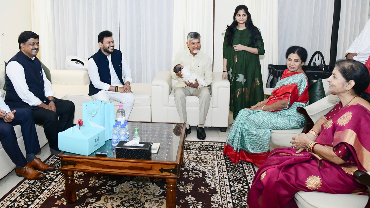 CM Chandrababu Delhi Tour : NDA ఉపరాష్ట్రపతి అభ్యర్థి సీపీ రాధాకృష్ణన్‌నుతో చంద్రబాబు మర్యాదపూర్వక భేటీ