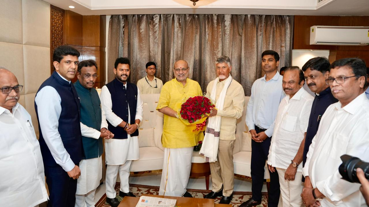 CM Chandrababu Delhi Tour : NDA ఉపరాష్ట్రపతి అభ్యర్థి సీపీ రాధాకృష్ణన్‌నుతో చంద్రబాబు మర్యాదపూర్వక భేటీ