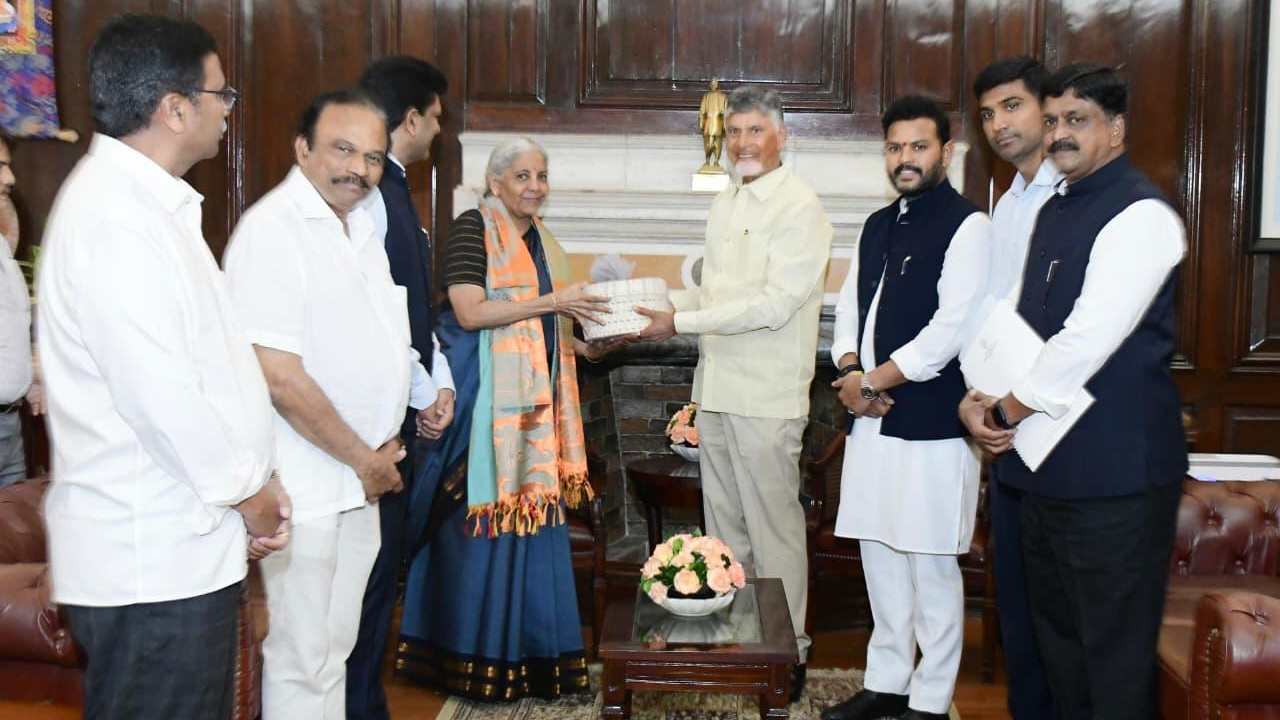 CM Chandrababu Delhi Tour : NDA ఉపరాష్ట్రపతి అభ్యర్థి సీపీ రాధాకృష్ణన్‌నుతో చంద్రబాబు మర్యాదపూర్వక భేటీ