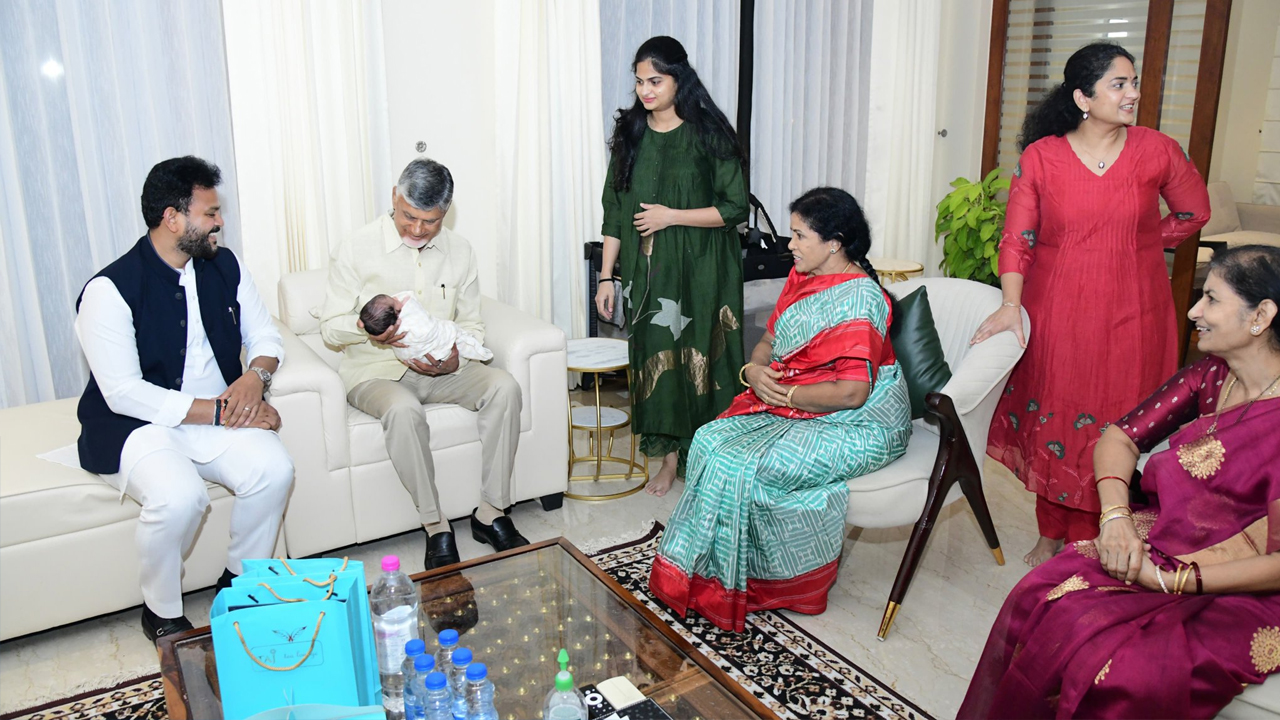 CM Chandrababu Delhi Tour : NDA ఉపరాష్ట్రపతి అభ్యర్థి సీపీ రాధాకృష్ణన్‌నుతో చంద్రబాబు మర్యాదపూర్వక భేటీ