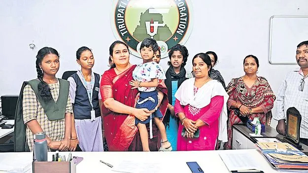 Commissioner: 7 బంగారు కుటుంబాల దత్తత 