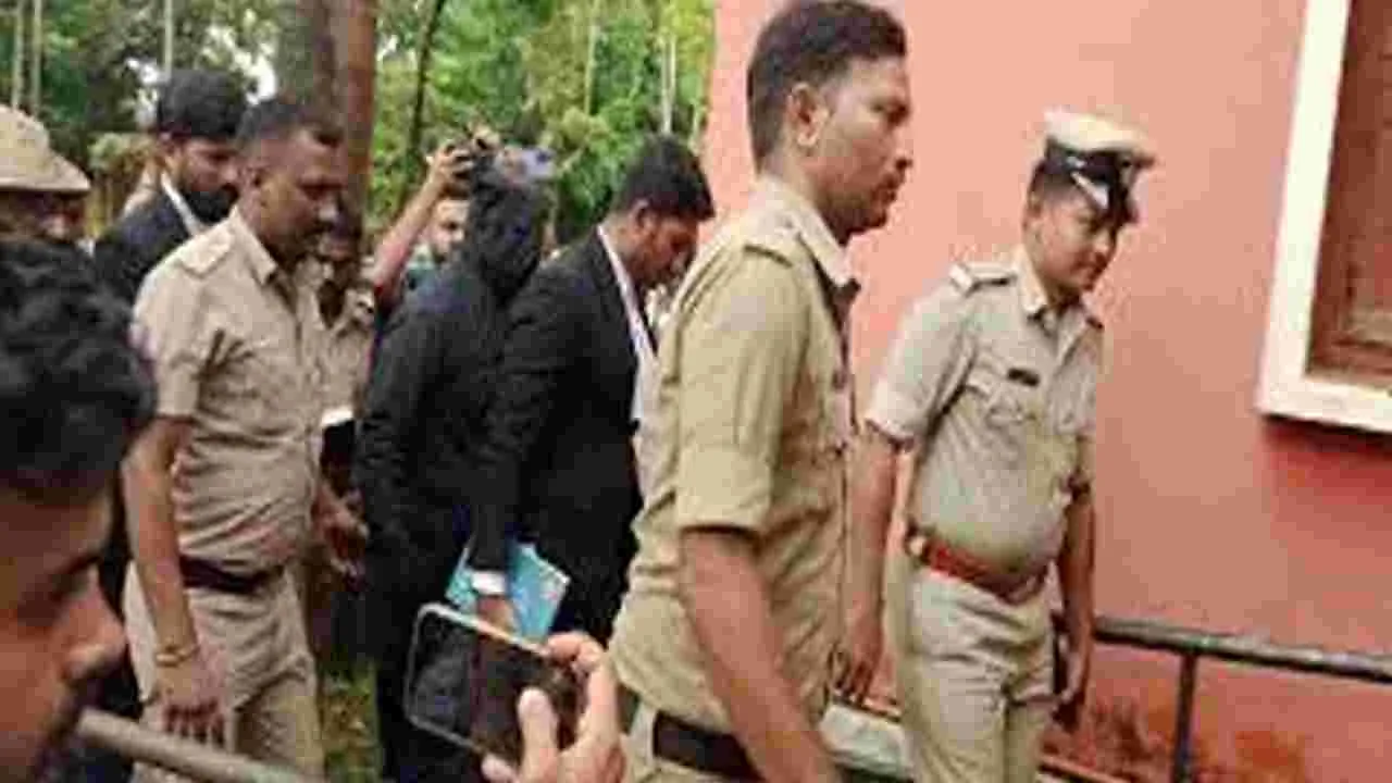 Investigation of Five Tamilians: ఐదుగురు తమిళుల విచారణ