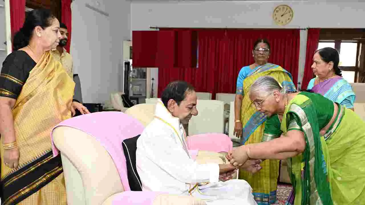 Sisters Tie Rakhi To KCR: అనుబంధానికి బ్రేక్‌