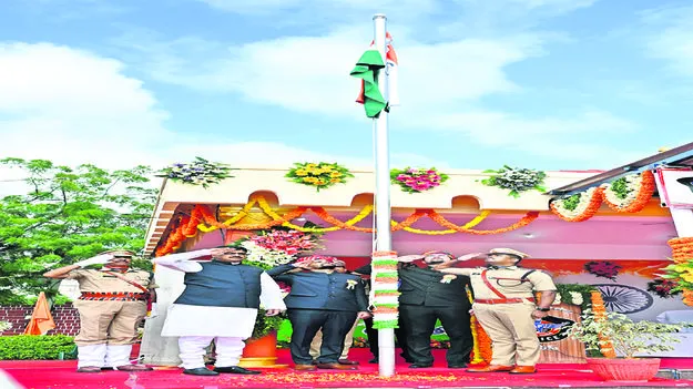  Independence Day : స్వర్ణ అనంతగా తీర్చిదిద్దుదాం