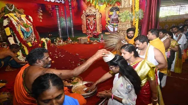 కుంకుమార్చన ప్రత్యక్షమా? పరోక్షమా? 