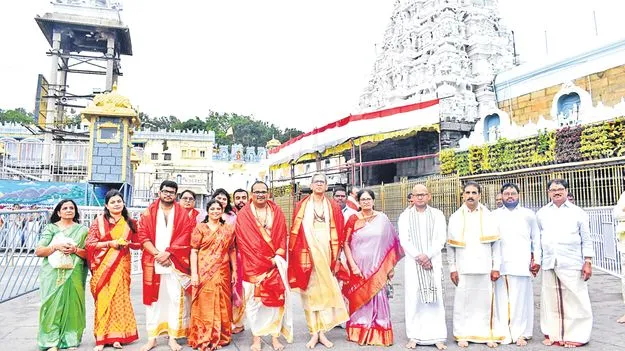 Judges Participate in Abhishekam Service: శ్రీవారి అభిషేక సేవలో న్యాయమూర్తులు