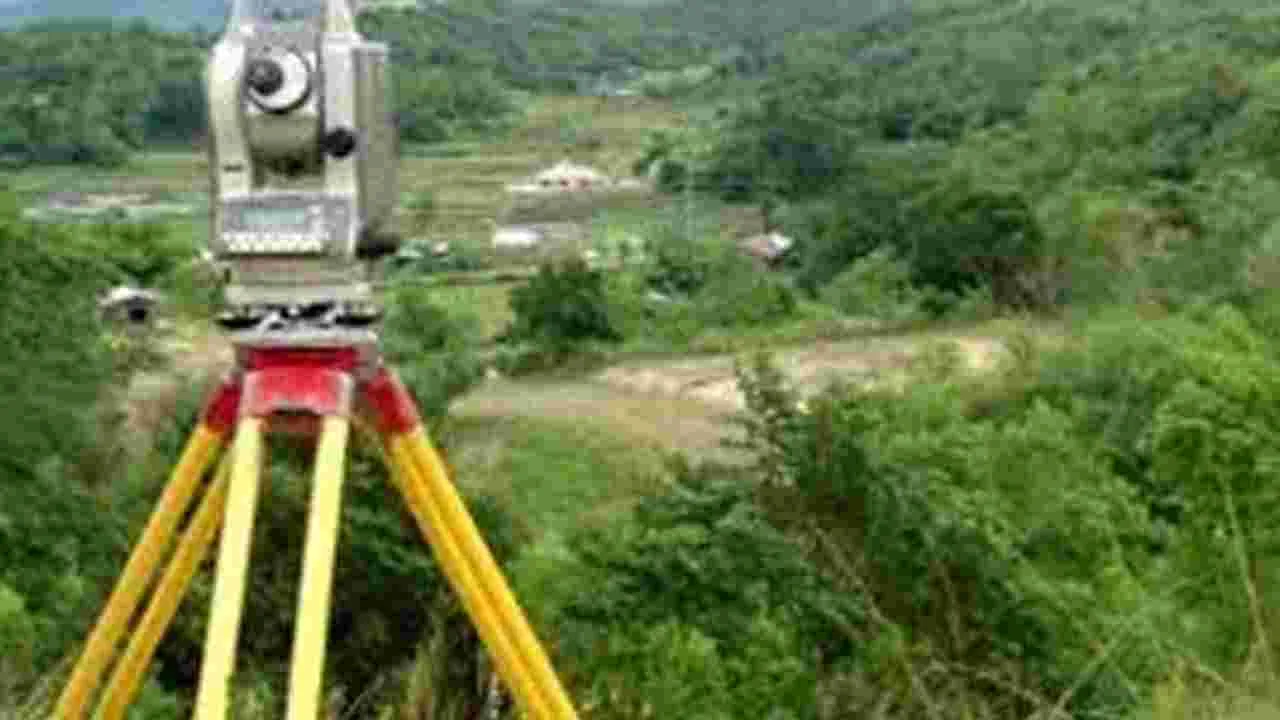 Land Survey: ఎఫ్‌సీడీఏ, ఎన్‌ఐయూఎం కార్యాలయాల కోసం మీర్కాన్‌పేటలో భూముల పరిశీలన