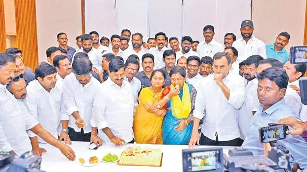 Voters Express Emotions: మా వివేకా సార్‌కు న్యాయం చేయండి