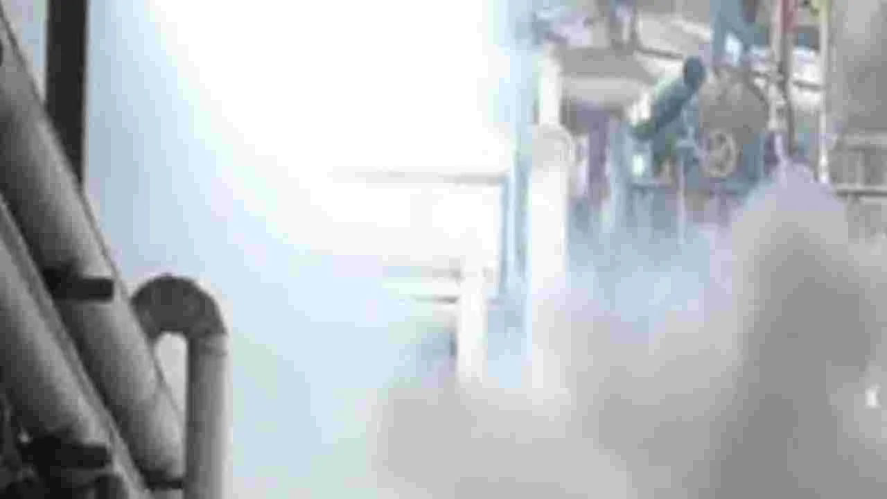 Kakinada: యానాంలో ONGC గ్యాస్‌పైప్‌ లైన్ లీక్.. భయాందోళనలో ప్రజలు