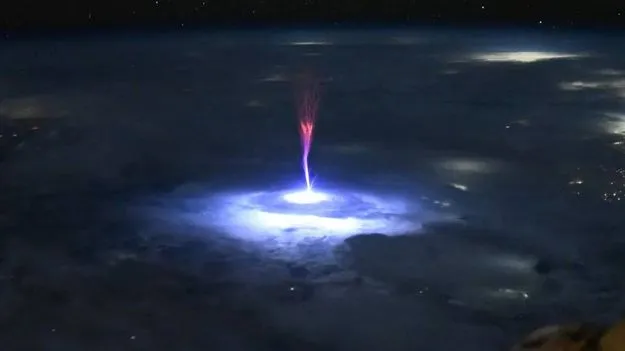 Gigantic Jet: వామ్మో.. పవర్‌ఫుల్ మెరుపు.. ఇలాంటిది మీరెప్పుడూ చూసుండరు