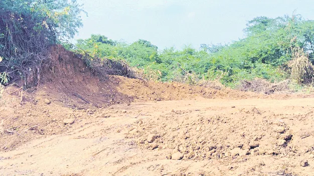 కట్టను కొల్లగొట్టి..!