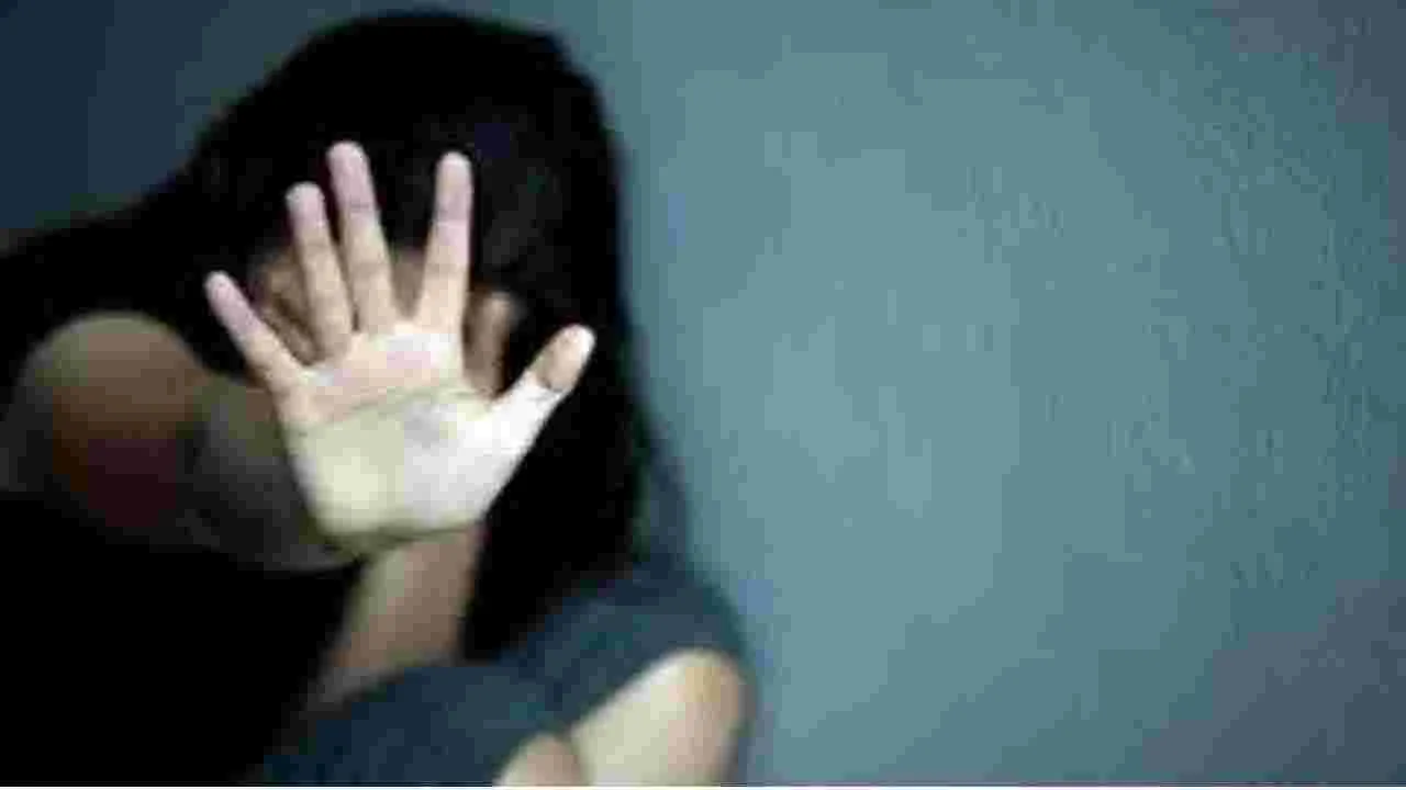 Harassment in Schools: కీచక టీచర్లు.. పాఠశాలల్లో విద్యార్థినులపై లైంగిక వేధింపులు