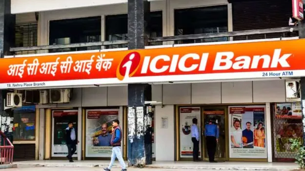 ICICI Minimum Balance: కనీస బ్యాంక్ అకౌంట్ బ్యాలెన్స్ పెంపు..  ఐసీఐసీఐ బ్యాంకుపై విమర్శలు