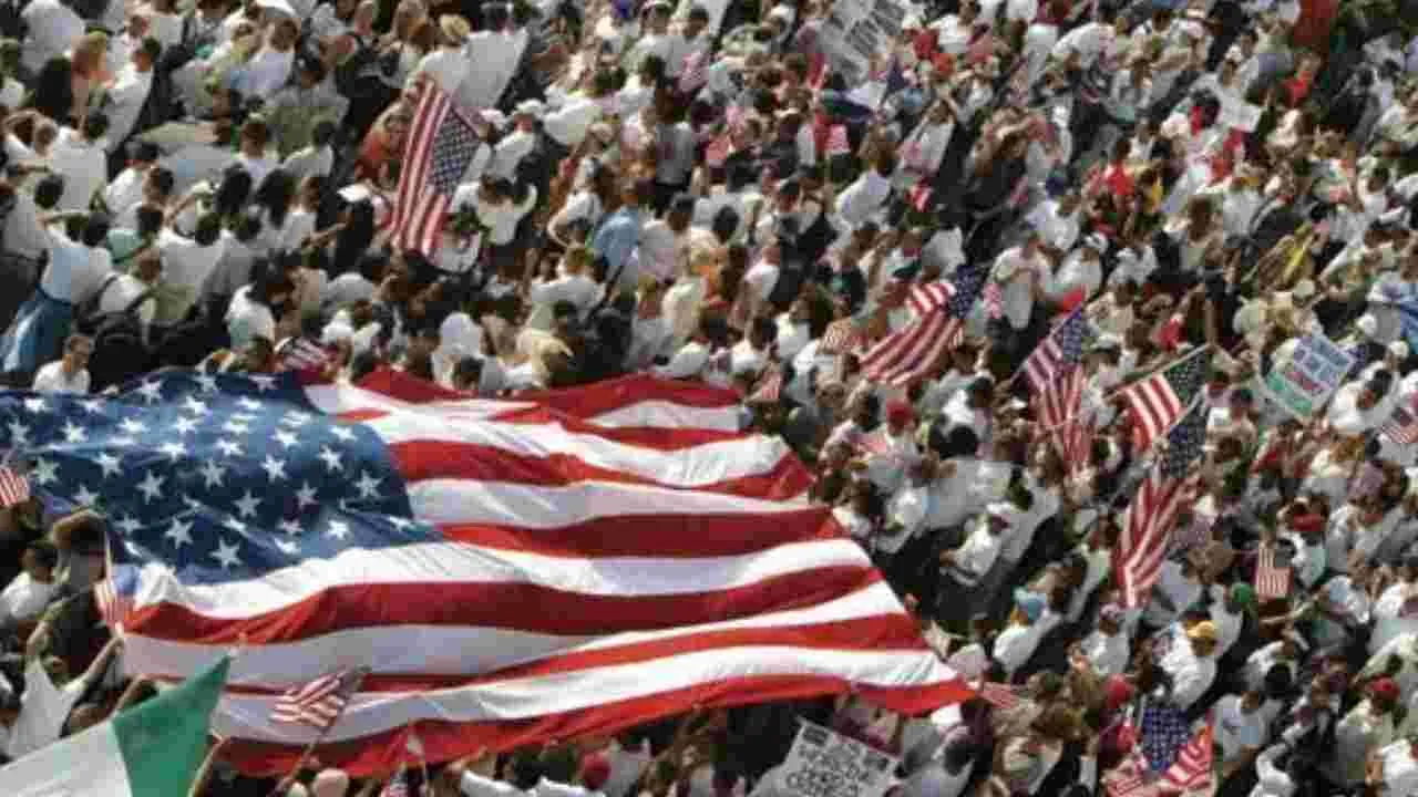 US Immigration: ట్రంప్ దెబ్బకు అమెరికాకు భారీగా తగ్గిన వలసలు.. ఆర్థికంగా దెబ్బ తప్పదంటున్న సర్వే