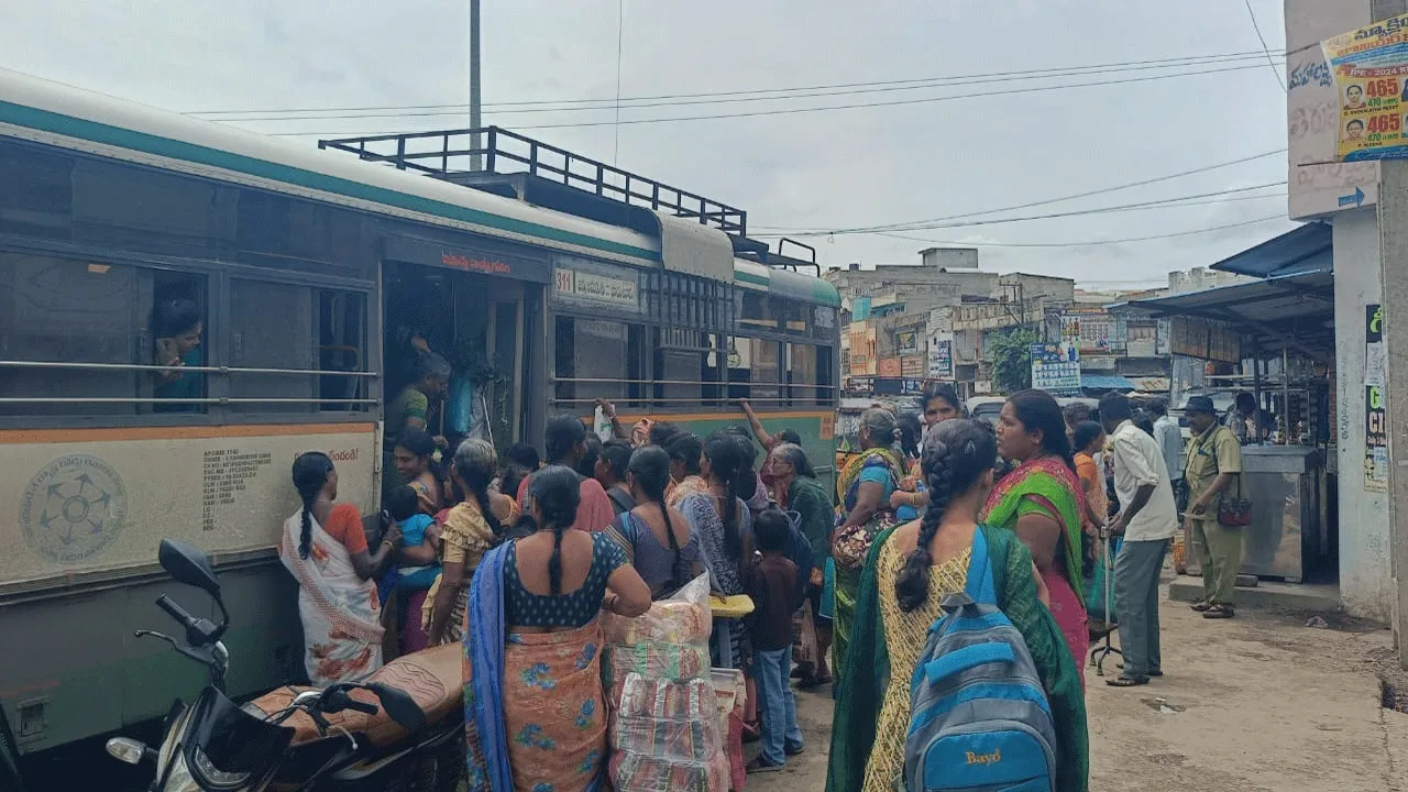 ఆర్టీసీ ఉచిత బస్సు.. మహిళలు ఫుల్‌