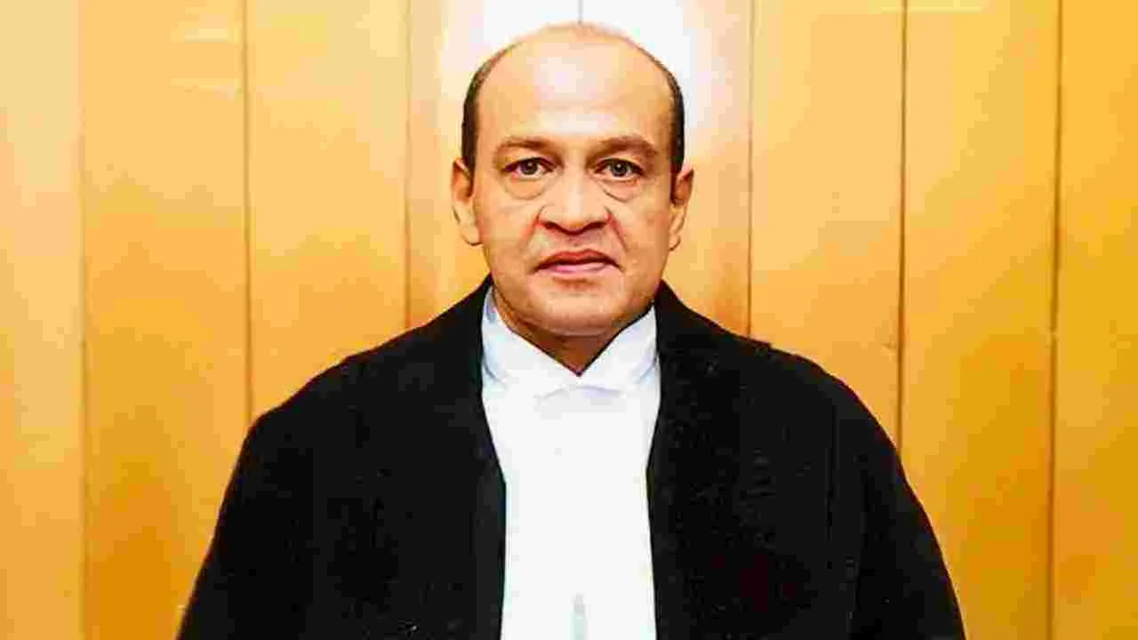 Justice Varma: జస్టిస్ వర్మ నోట్ల కట్టల ఉదంతం కీలక మలుపు.. అభిశంసన తీర్మానాన్ని స్వీకరించిన లోక్‌సభ స్పీకర్