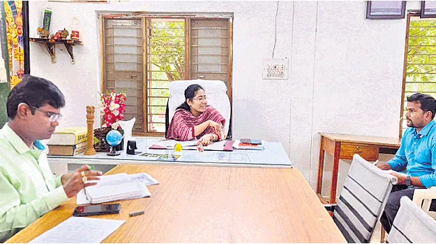 రీసర్వేని వేగంగా చేపట్టండి