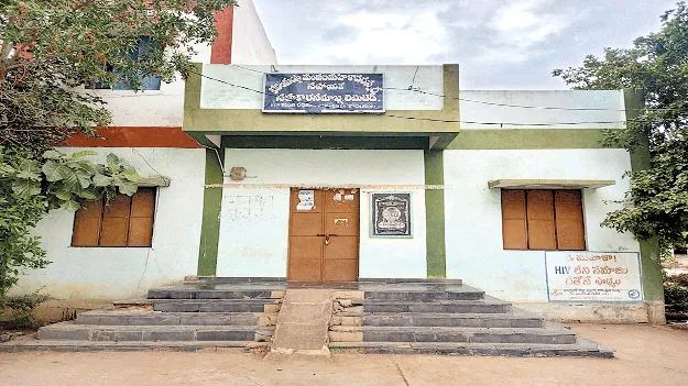 బుక్‌కీపర్‌ చేతివాటం